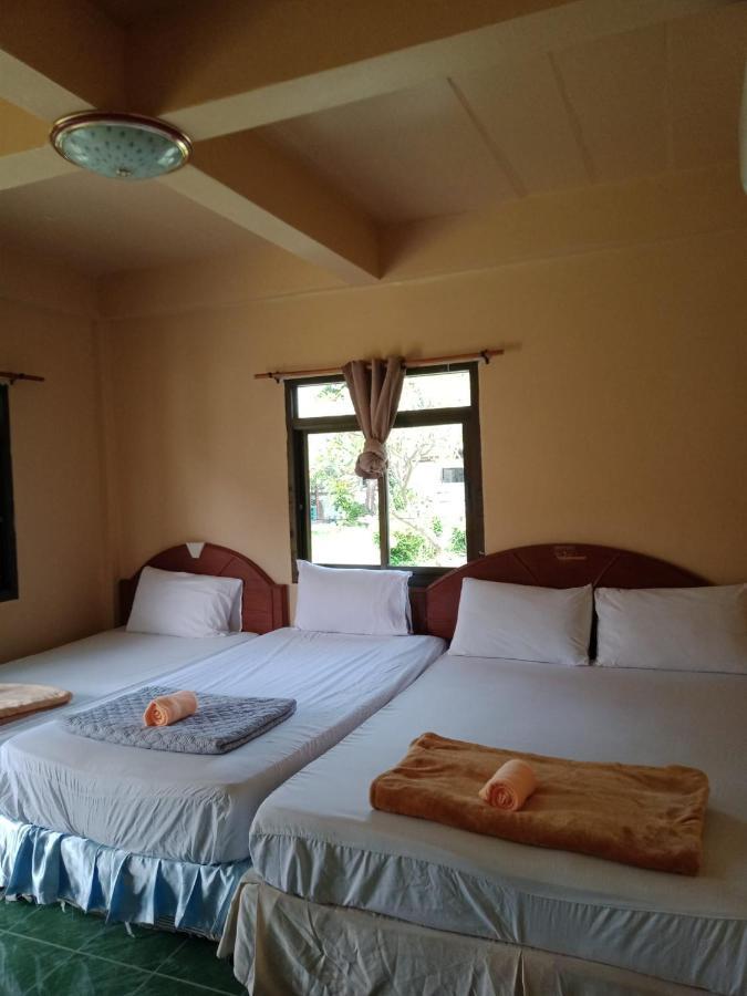 Charung Beach Haad Rin Exterior photo
