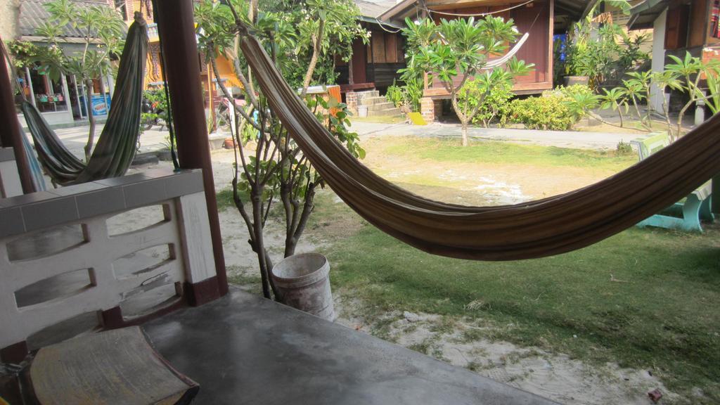 Charung Beach Haad Rin Exterior photo