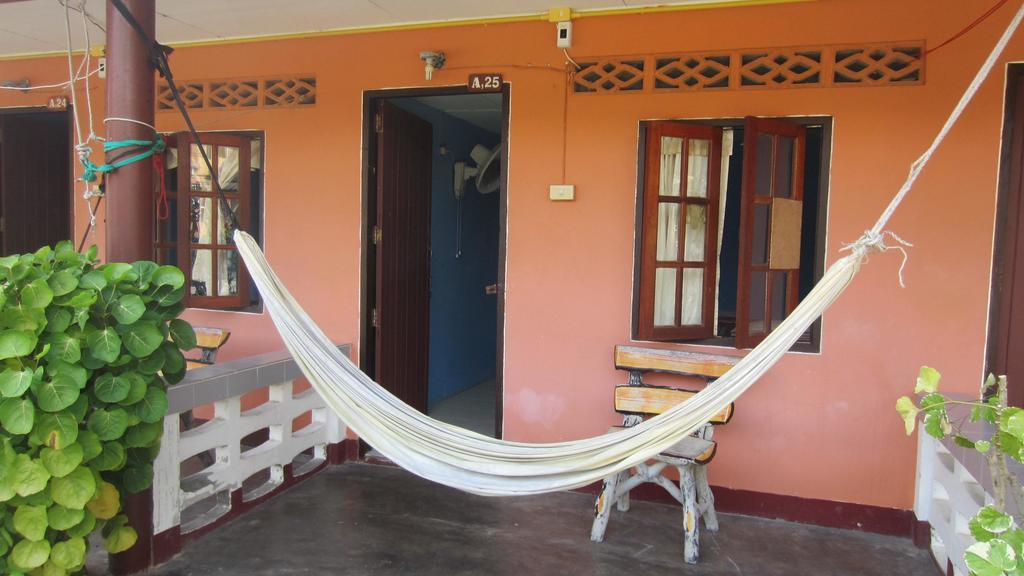 Charung Beach Haad Rin Exterior photo