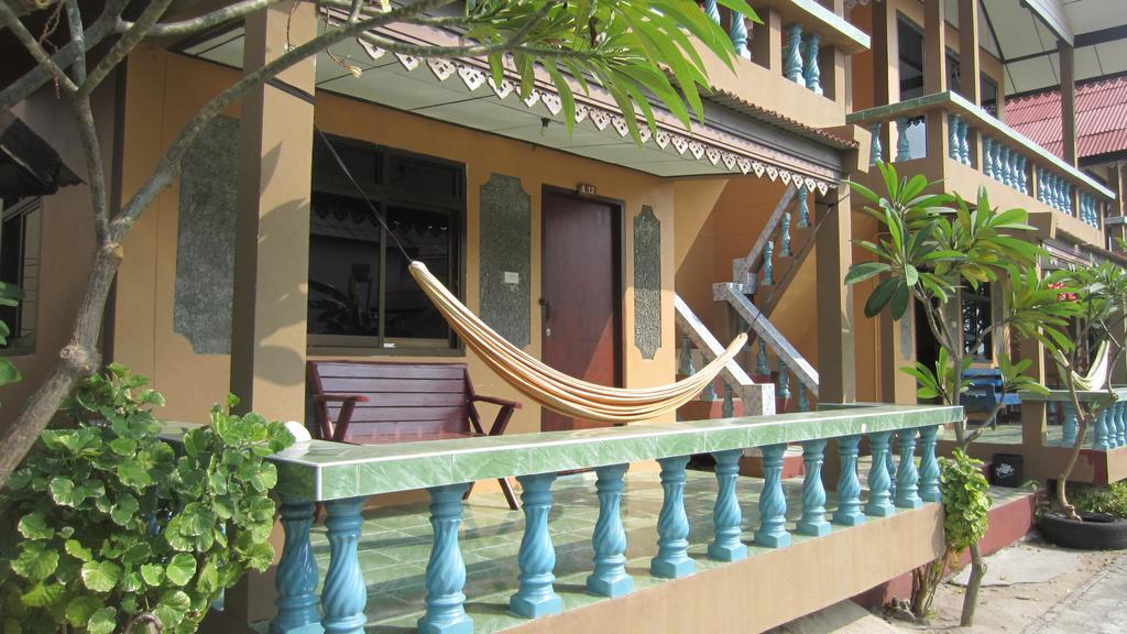 Charung Beach Haad Rin Exterior photo