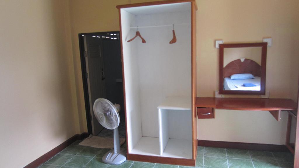 Charung Beach Haad Rin Exterior photo