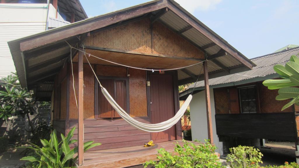 Charung Beach Haad Rin Exterior photo