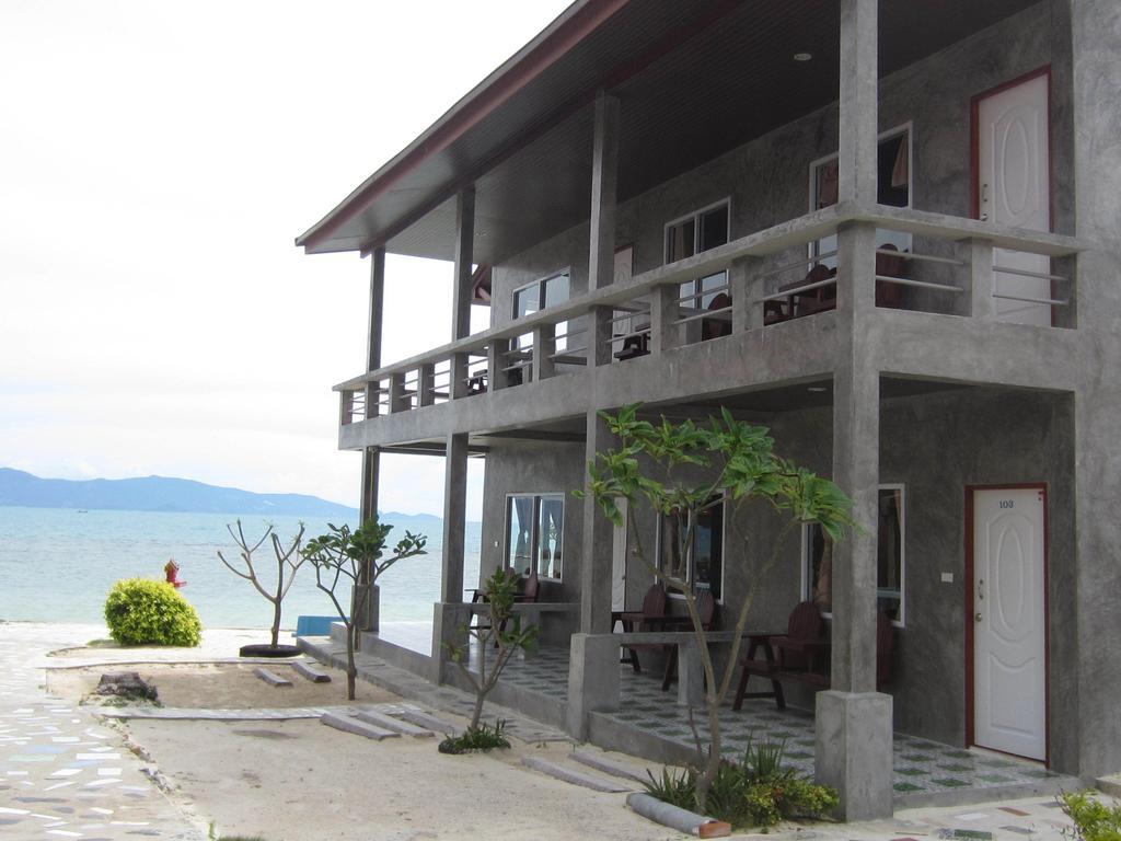 Charung Beach Haad Rin Exterior photo
