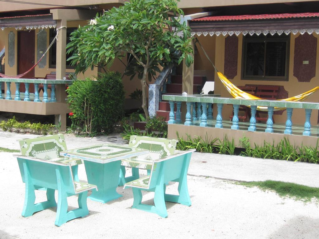 Charung Beach Haad Rin Exterior photo