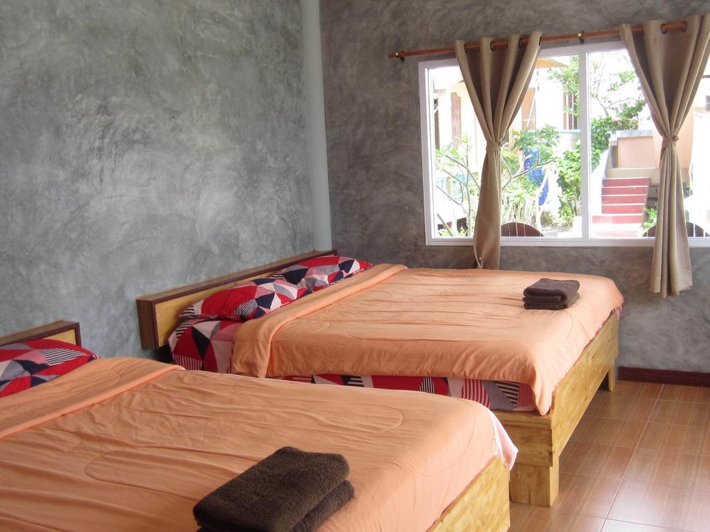 Charung Beach Haad Rin Exterior photo