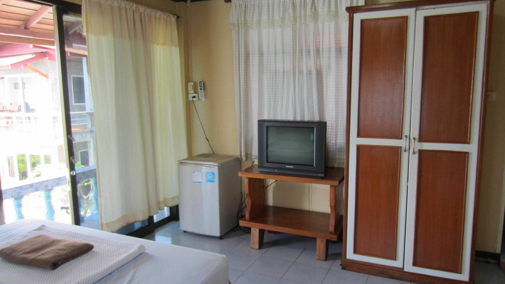 Charung Beach Haad Rin Exterior photo