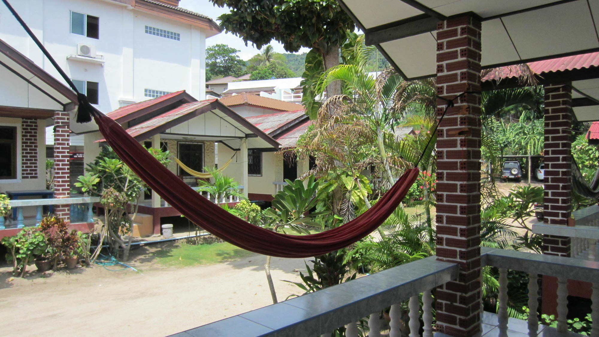 Charung Beach Haad Rin Exterior photo
