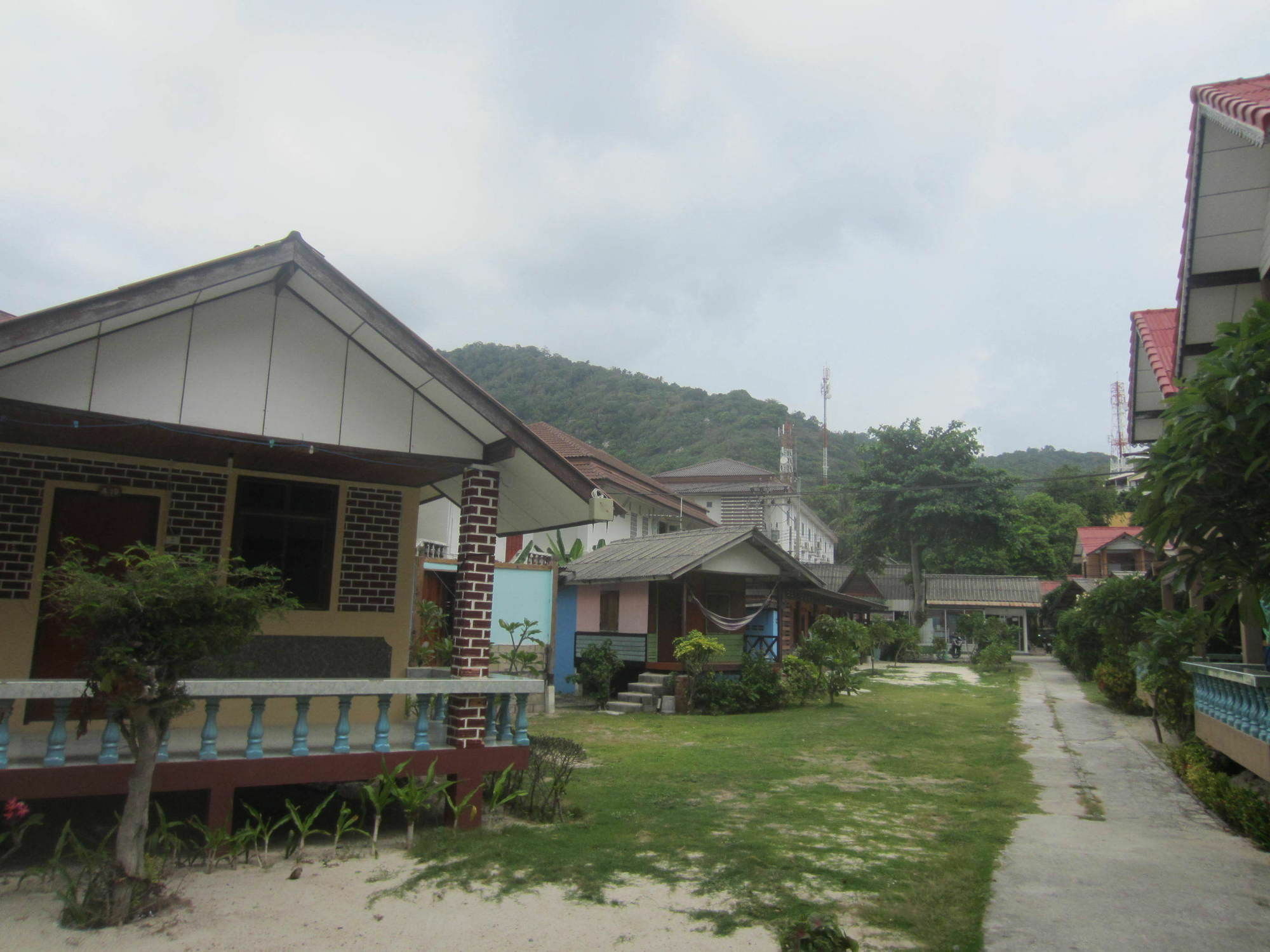 Charung Beach Haad Rin Exterior photo
